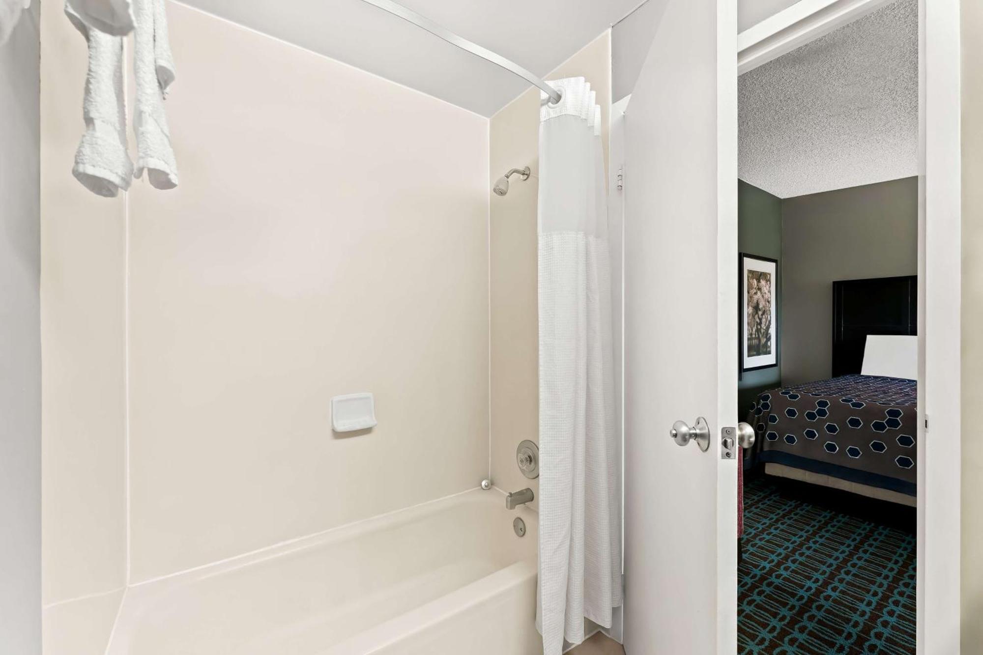 Knights Inn Montgomeryville Ngoại thất bức ảnh