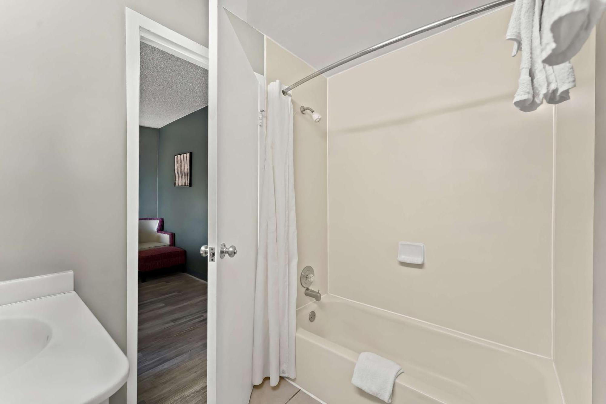 Knights Inn Montgomeryville Ngoại thất bức ảnh